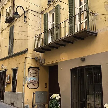 Via Iv Martiri 10 * Ivrea